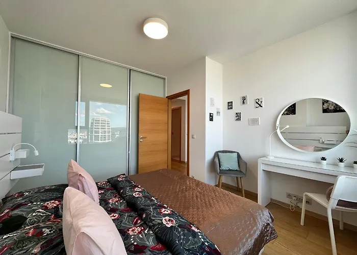 2 In 1 Building 아파트 *